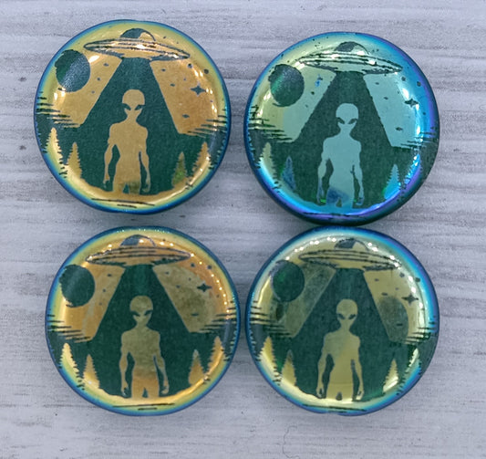 4 x 17mm discs in Green with laser etched Alien