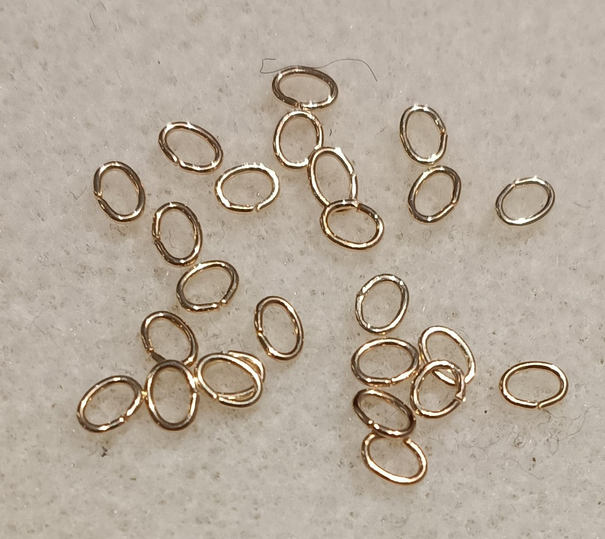 20 x oval jump rings in Gold (UK Production)