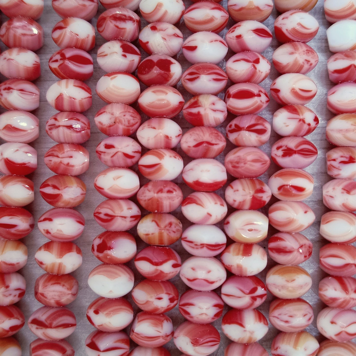 25 x faceted rondelles in Red and White Marble (6x9mm)