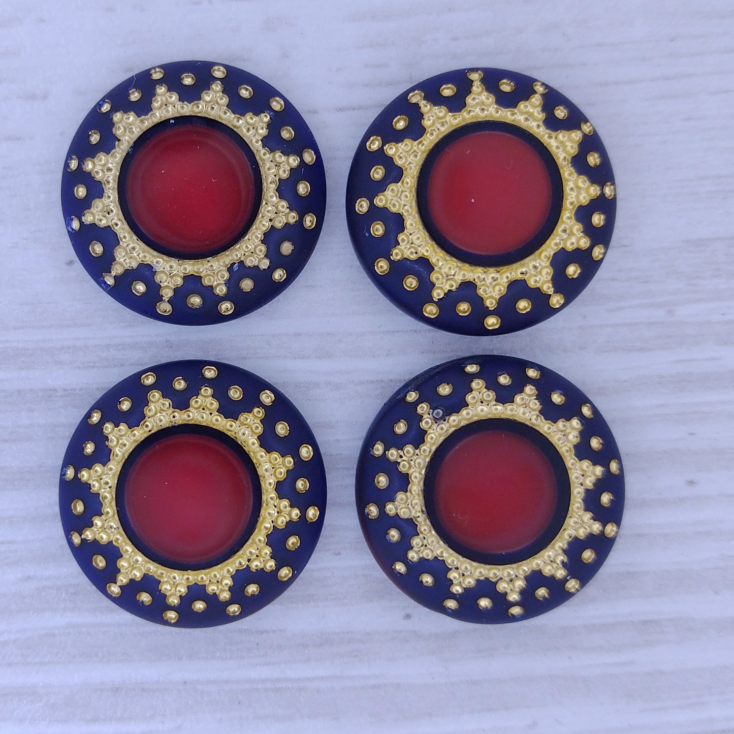 1327 - 18mm Cabochon in Black/Red with Gold