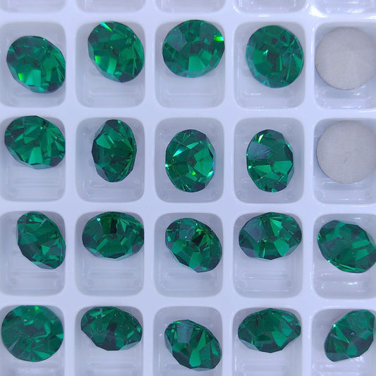 SS39 or 8.3mm Chaton Maxima in Emerald (Preciosa)