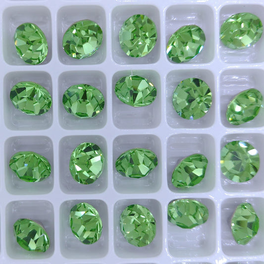 SS39 or 8.3mm Chaton Maxima in Peridot (Preciosa)