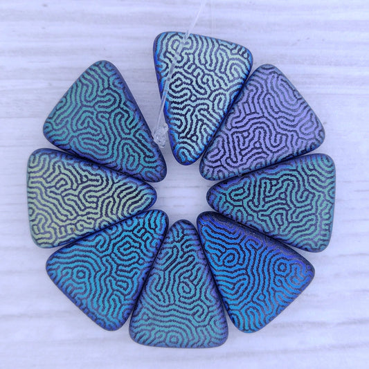 8 x Black triangles with laser etched Fingerprints (18x14mm)