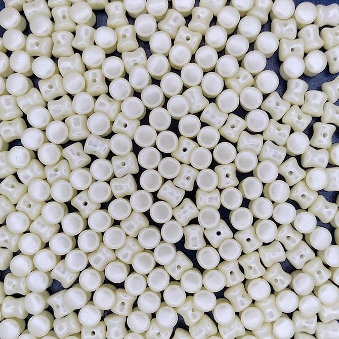 50 x diabolo beads in Pastel Light Cream