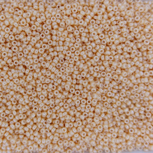 0593 - 25g Size 15/0 Miyuki seed beads in Light Caramel Ceylon