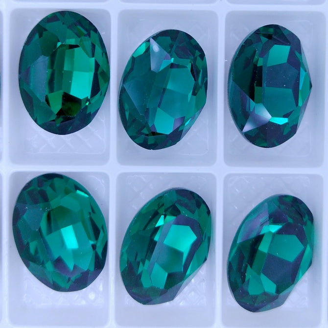 18x13mm Oval in Emerald (Aurora)