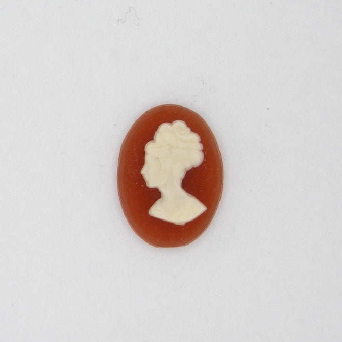 Cam31 - 15x11mm Cameo in Red (Vintage)