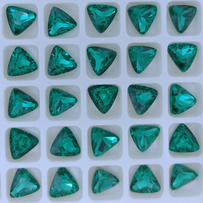 8mm Triangle in Emerald (Aurora)