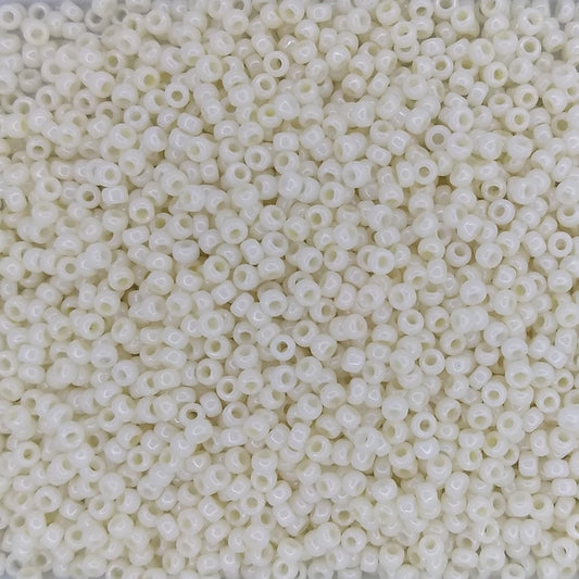0421 - 10g Size 11/0 Miyuki seed beads in Cream Ceylon