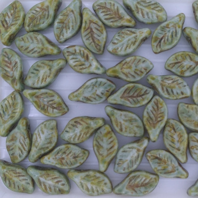 15 x Bay leaves in Opaque Green Picasso (12x6mm)