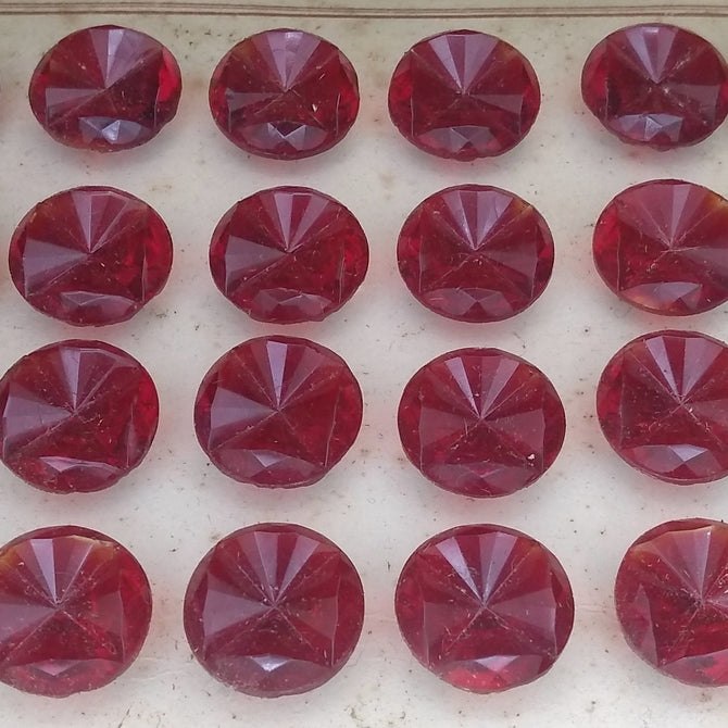 B45 - 13mm Glass button in Red (vintage)