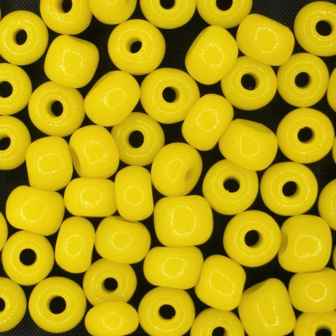 20 x seed beads in Yellow (1960s) 7x5mm