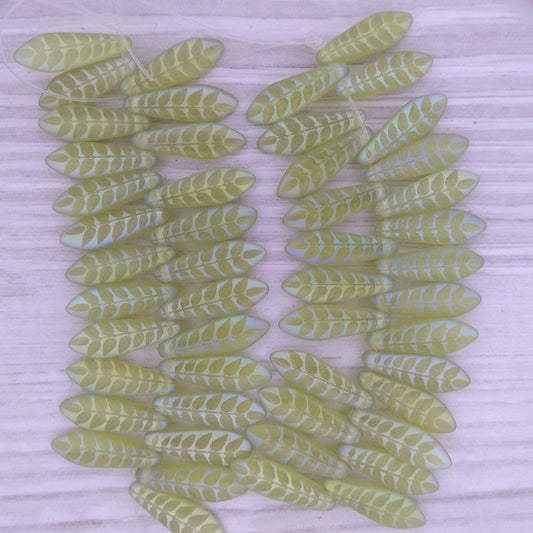 25 x Laser etched daggers in Matt Light Green with Ears of Corn pattern (5x16mm)