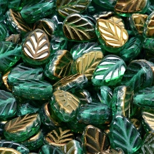 15 x Mint leaves in Emerald Valentinite (10x8mm)