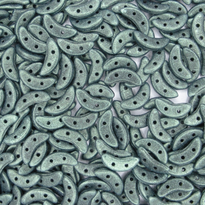 50 x CzechMate crescents in Metallic Suede Light Green