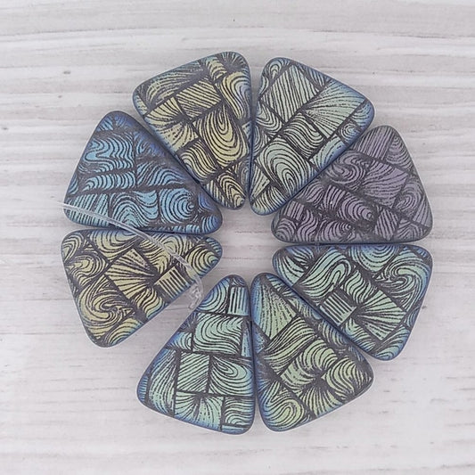 8 x Black triangles with laser etched wood effect (18x14mm)