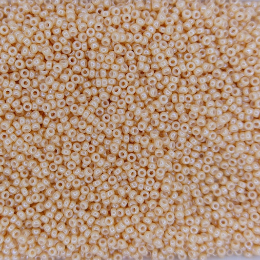 0593 - 5g Size 15/0 Miyuki seed beads in Light Caramel Ceylon