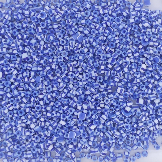 5g x 13/0 Venetian seed beads in Blue and White (1950s)