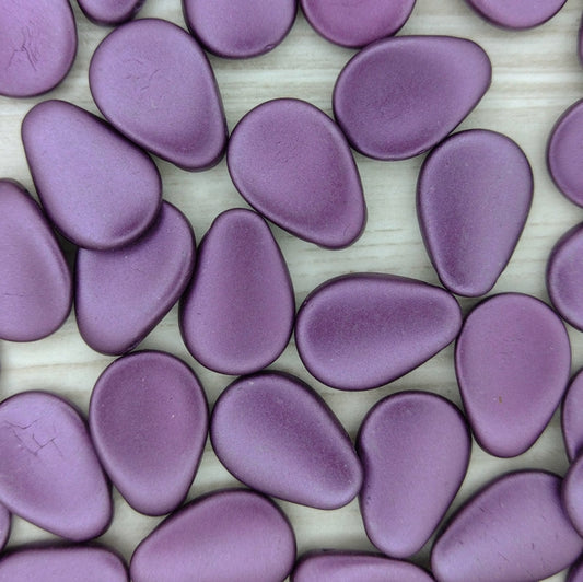 8 x Anemone petals in Pastel Purple Pearl (16x11mm)