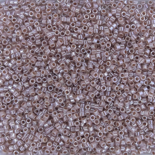 DB0256 - 5g Size 11/0 delicas in Light Cinnamon Ceylon