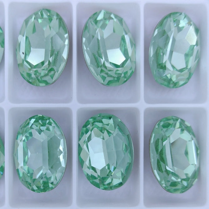 18x13mm Oval in Light Azore (Aurora)