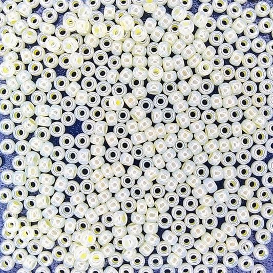 0527 - 10g Size 8/0 Miyuki seed beads in Butter Cream Ceylon