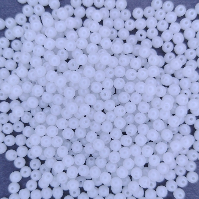 50 x 3mm round beads in Powder White