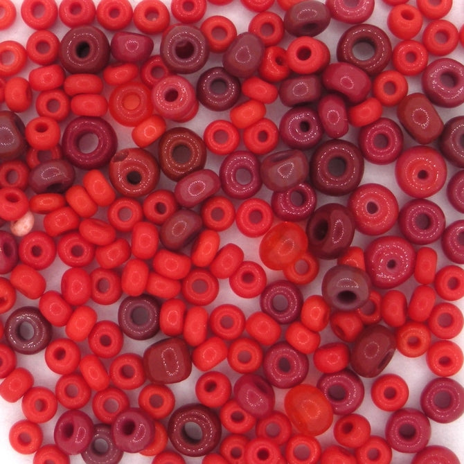 Mix of 5g x 2.5-4mm seed beads in Red (1950s)