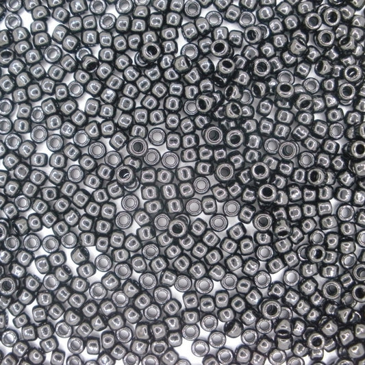 0049 - 10g Size 8/0 Toho seed beads in Black