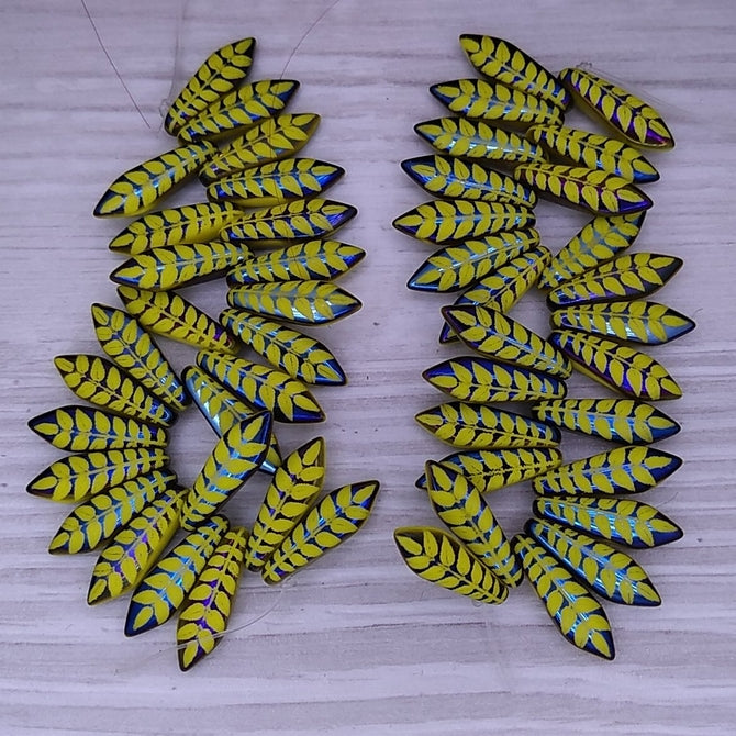 25 x daggers in Yellow with laser etched Ears of Corn (5x16mm)