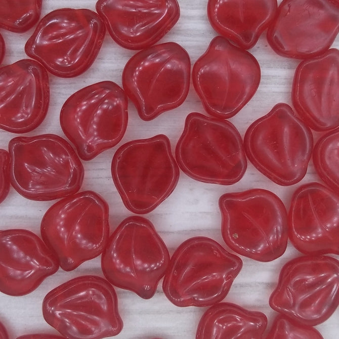 10 x Peony petals in Siam Red (15x12mm)