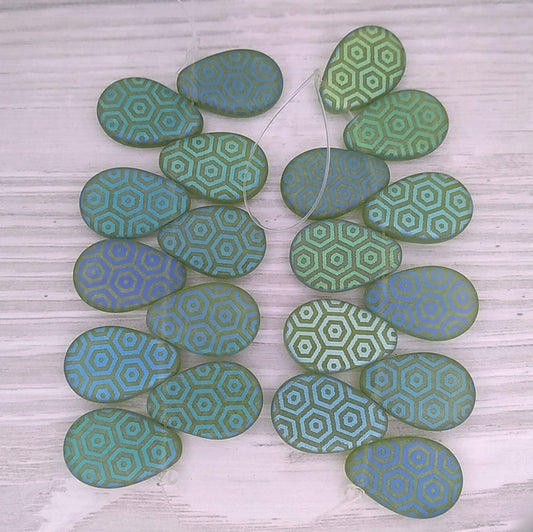 10 x Light Green drops with laser etched Hexagons (18x12mm)