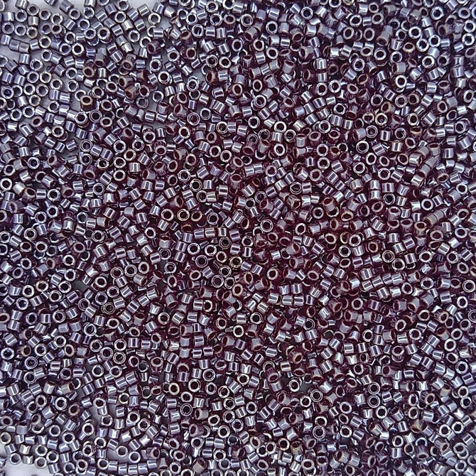 DB1565 - 5g Size 11/0 delicas in Opaque Currant Lustre