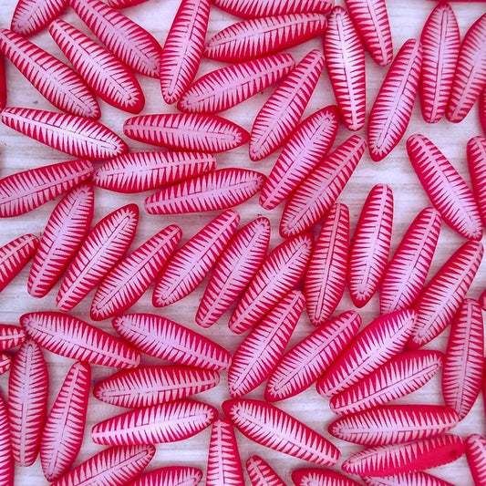 10 x daggers in Neon Cherry with laser etched Feather (5x16mm)