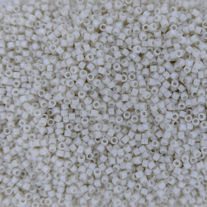 DB0211 - 1g Size 11/0 delicas in Opaque Alabaster Lustre