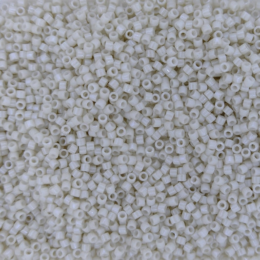 DB0211 - 1g Size 11/0 delicas in Opaque Alabaster Lustre