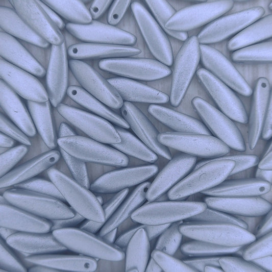 15 x daggers in Pastel Silver (5x16mm)