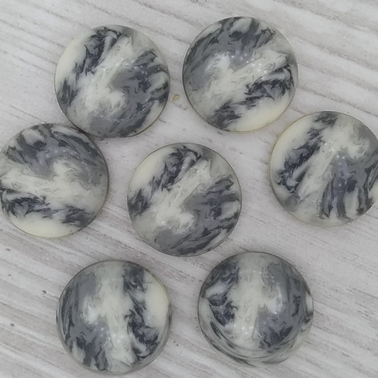 Cab133 - 15mm round plastic cabochon in Grey and White (vintage)