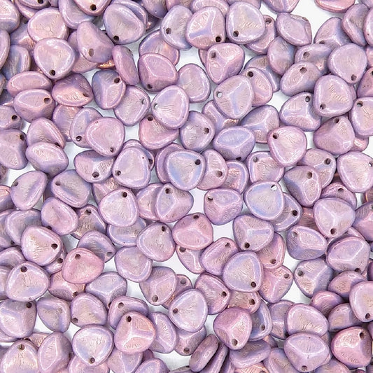 25 x small rose petals in Lila Vega Lustre (8x7mm)