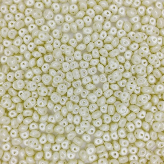 5g x 4mm Es-o beads in Pastel Light Cream
