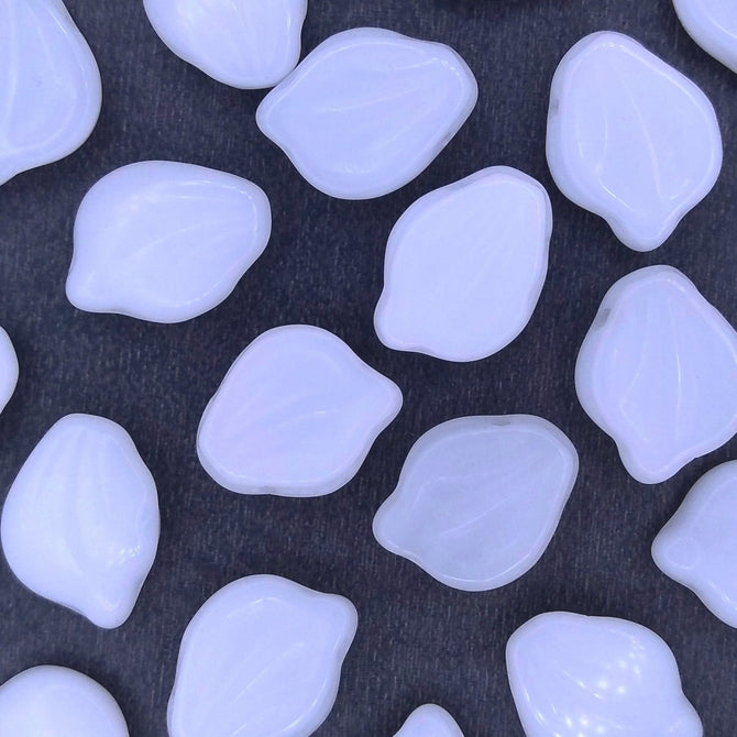 10 x Peony petals in Alabaster (15x12mm)