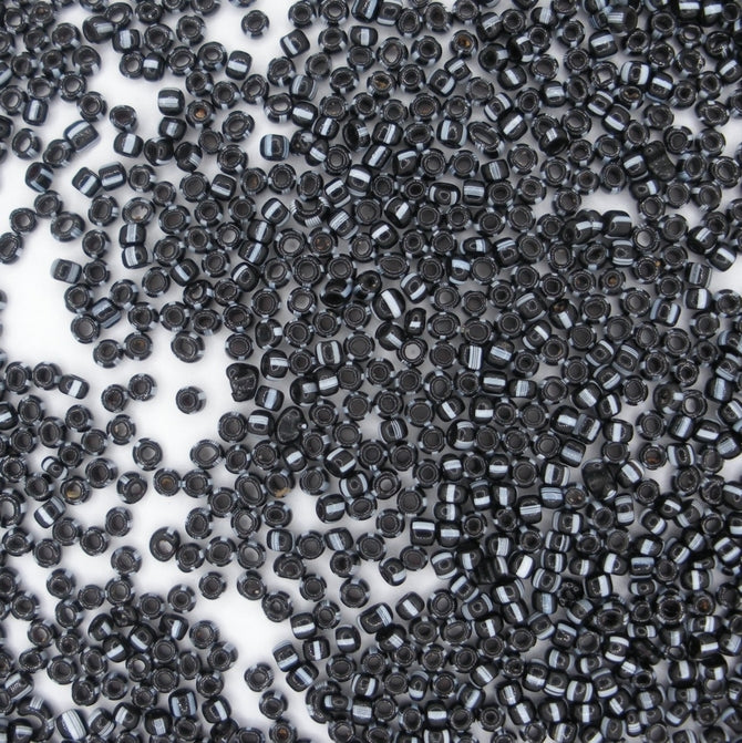 5g x 11/0 Venetian seed beads in Black and White (1950s)