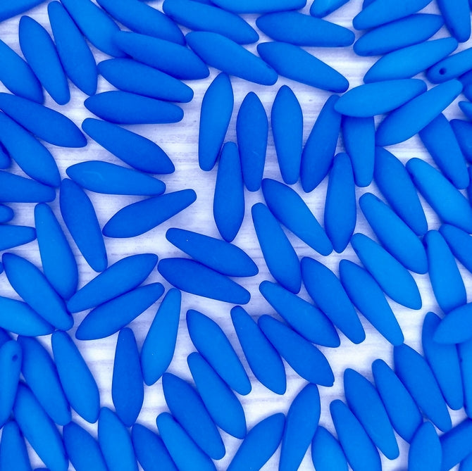 10 x daggers in Neon Electric Blue (5x16mm)