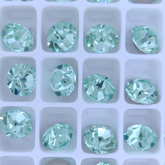 SS39 or 8.3mm Chaton Maxima in Chrysolite (Preciosa)