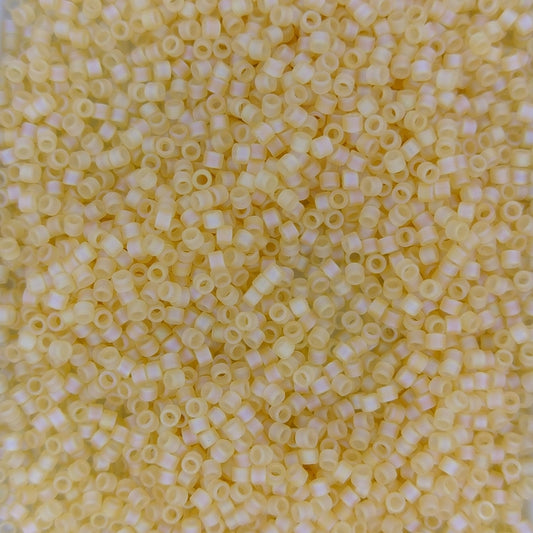 DB1287 - 25g Size 11/0 delicas in Transparent Matt Light Straw Lustre