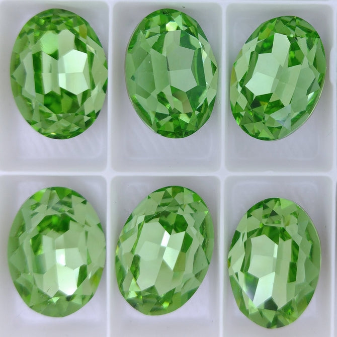 18x13mm Oval in Peridot (Aurora)