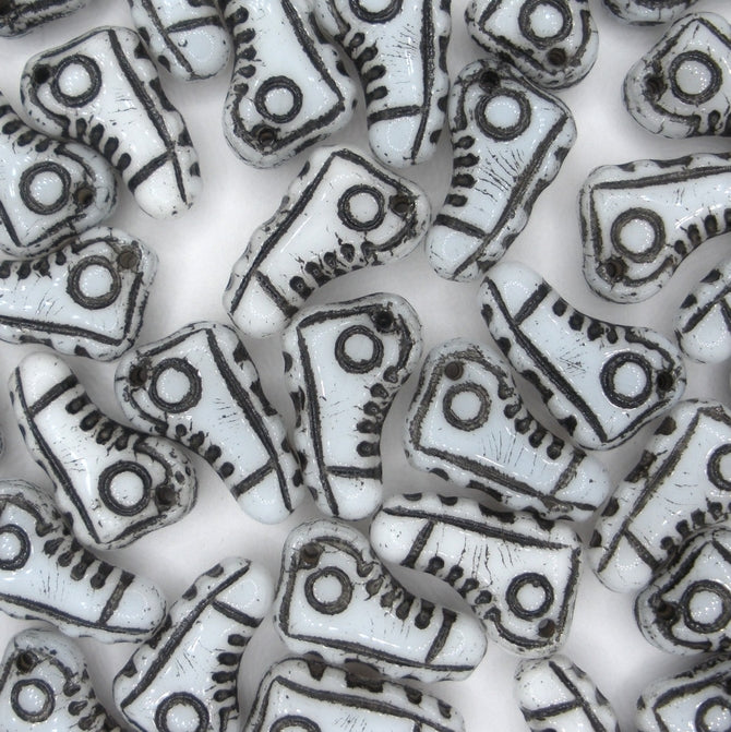 Pair of 15mm shoe beads in Black and White