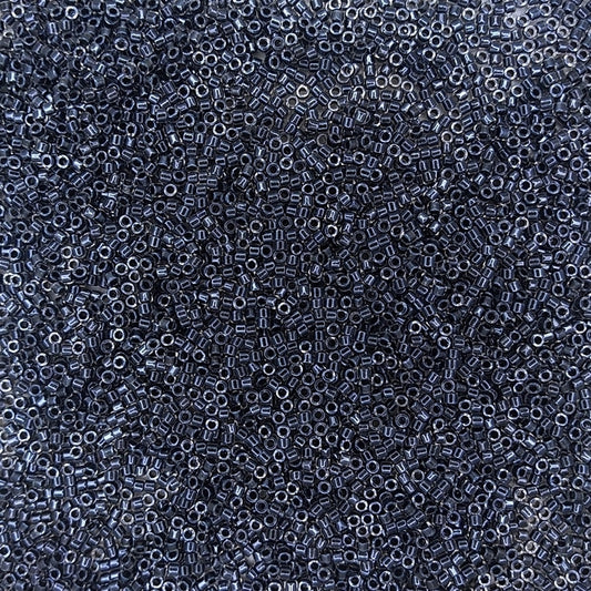 DB0925 - 1g Size 11/0 delicas in Sparkling Charcoal lined Crystal