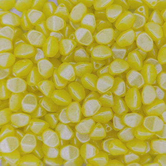 50 x pinch beads in Pearl Shine Lemon (3x5mm)