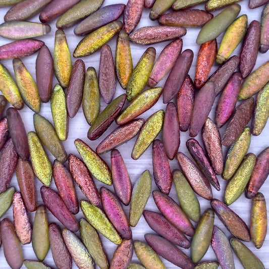 10 x daggers in etched Magic Apple (5x16mm)